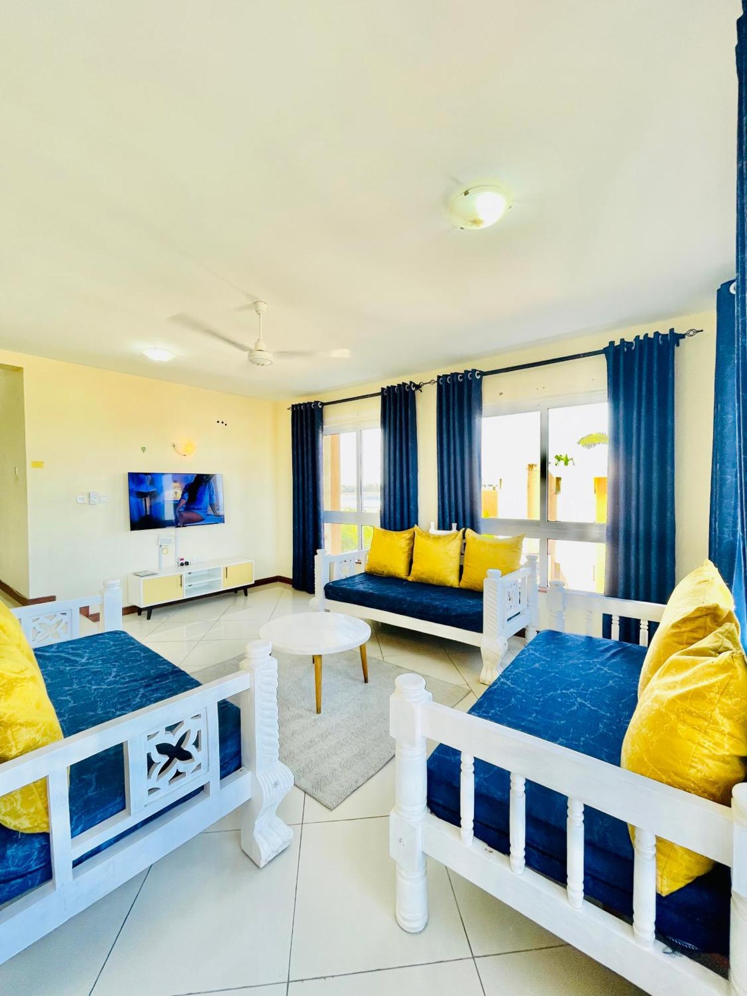 Elna'S Nyali - Work & Unwind - Pool, Sea Views, Ac & Fast Wi-Fi Bed & Breakfast Mombasa Ngoại thất bức ảnh