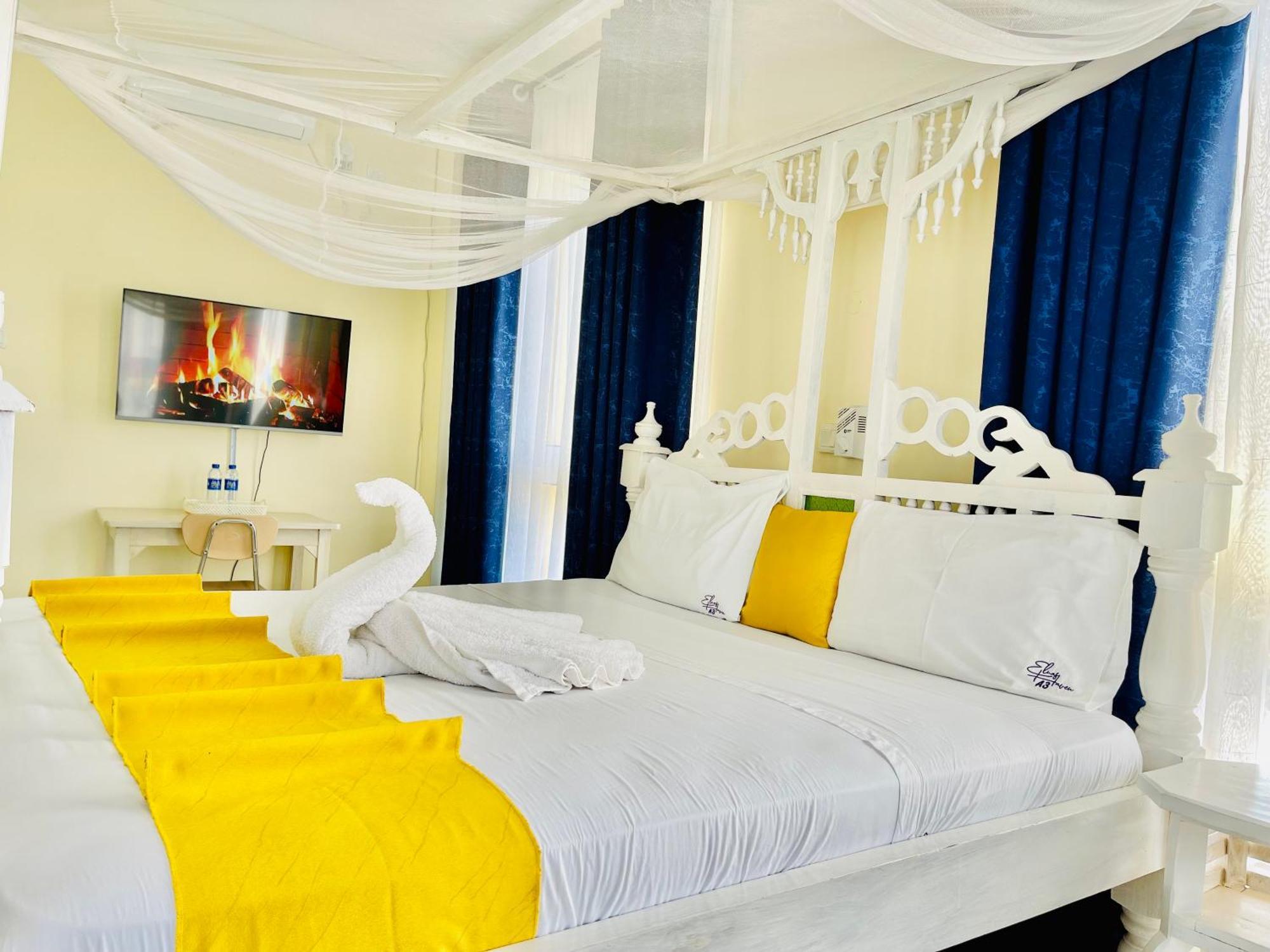 Elna'S Nyali - Work & Unwind - Pool, Sea Views, Ac & Fast Wi-Fi Bed & Breakfast Mombasa Ngoại thất bức ảnh