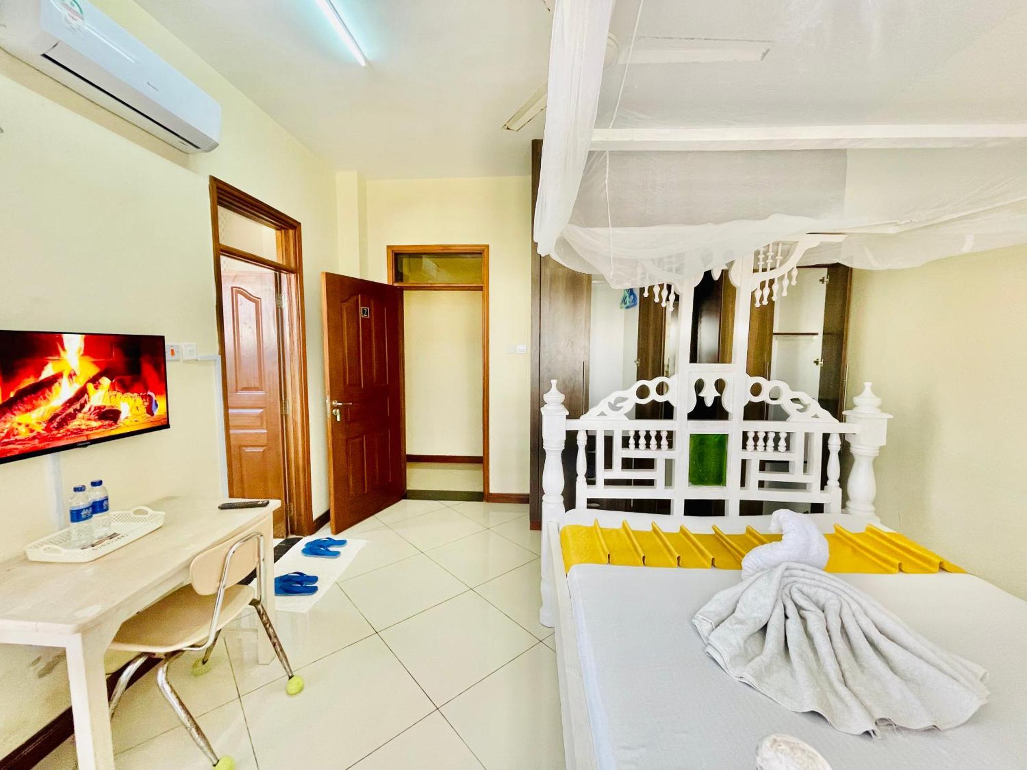 Elna'S Nyali - Work & Unwind - Pool, Sea Views, Ac & Fast Wi-Fi Bed & Breakfast Mombasa Ngoại thất bức ảnh