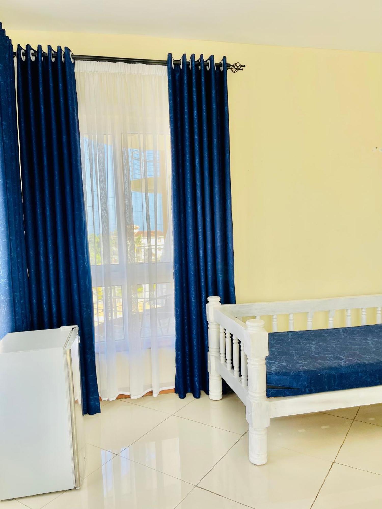 Elna'S Nyali - Work & Unwind - Pool, Sea Views, Ac & Fast Wi-Fi Bed & Breakfast Mombasa Ngoại thất bức ảnh