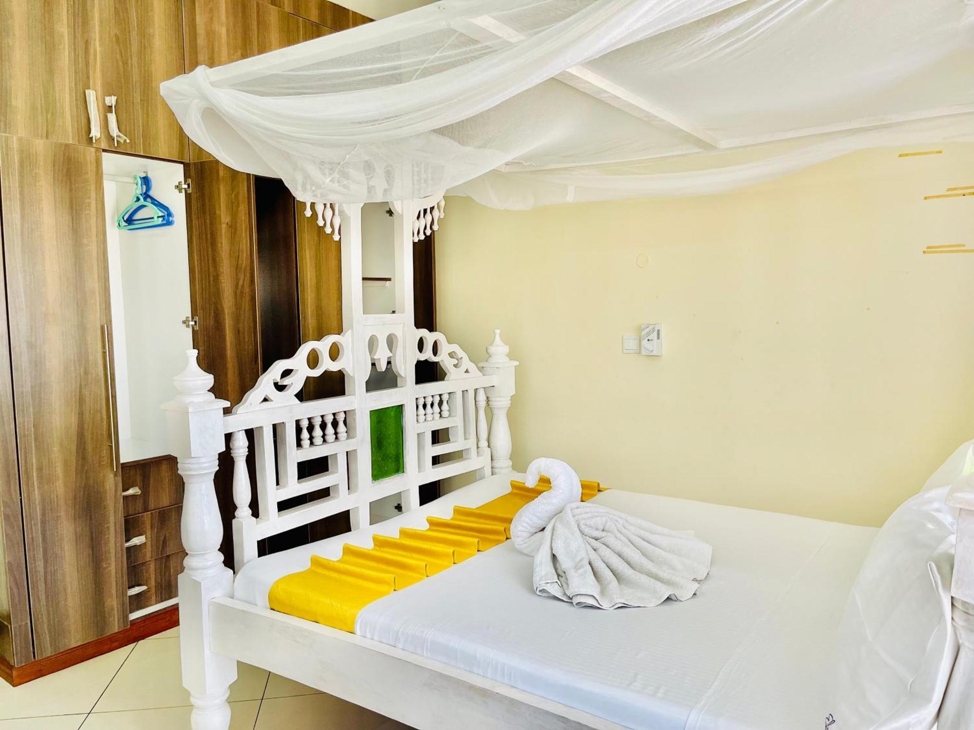 Elna'S Nyali - Work & Unwind - Pool, Sea Views, Ac & Fast Wi-Fi Bed & Breakfast Mombasa Ngoại thất bức ảnh