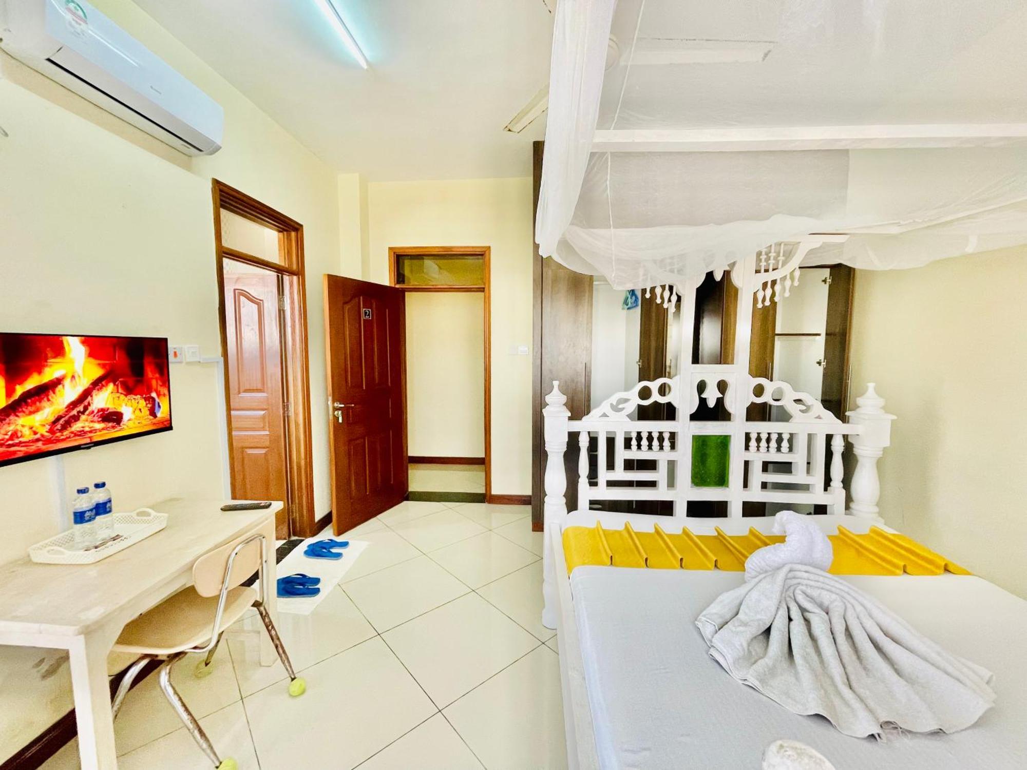 Elna'S Nyali - Work & Unwind - Pool, Sea Views, Ac & Fast Wi-Fi Bed & Breakfast Mombasa Ngoại thất bức ảnh