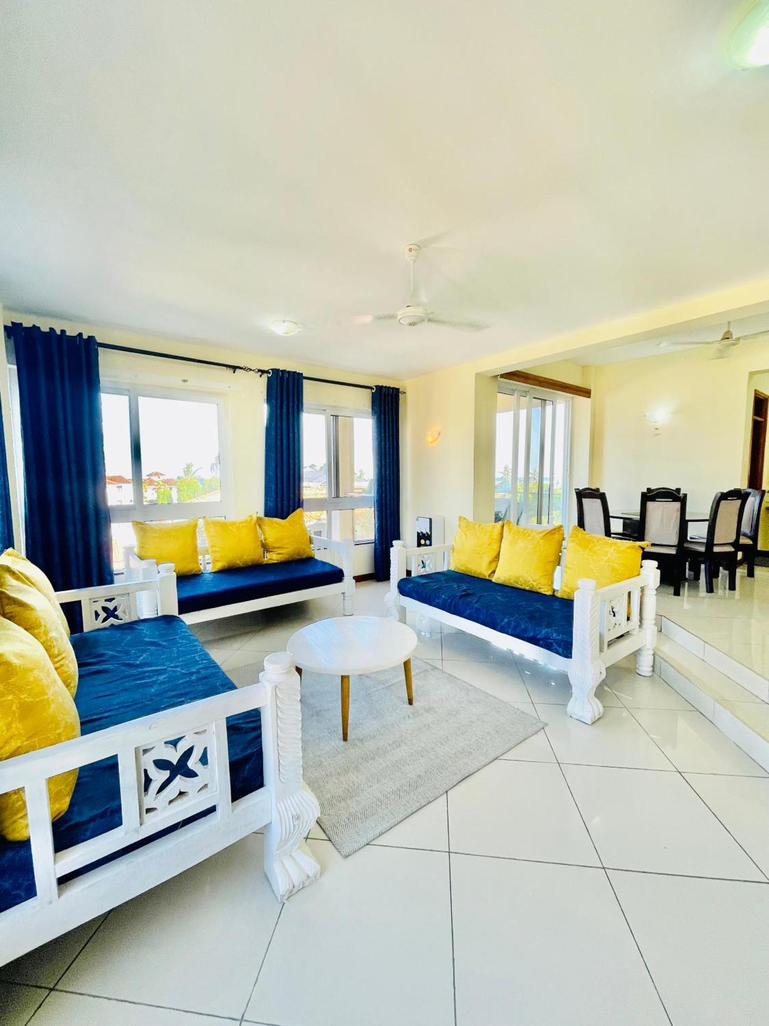 Elna'S Nyali - Work & Unwind - Pool, Sea Views, Ac & Fast Wi-Fi Bed & Breakfast Mombasa Ngoại thất bức ảnh