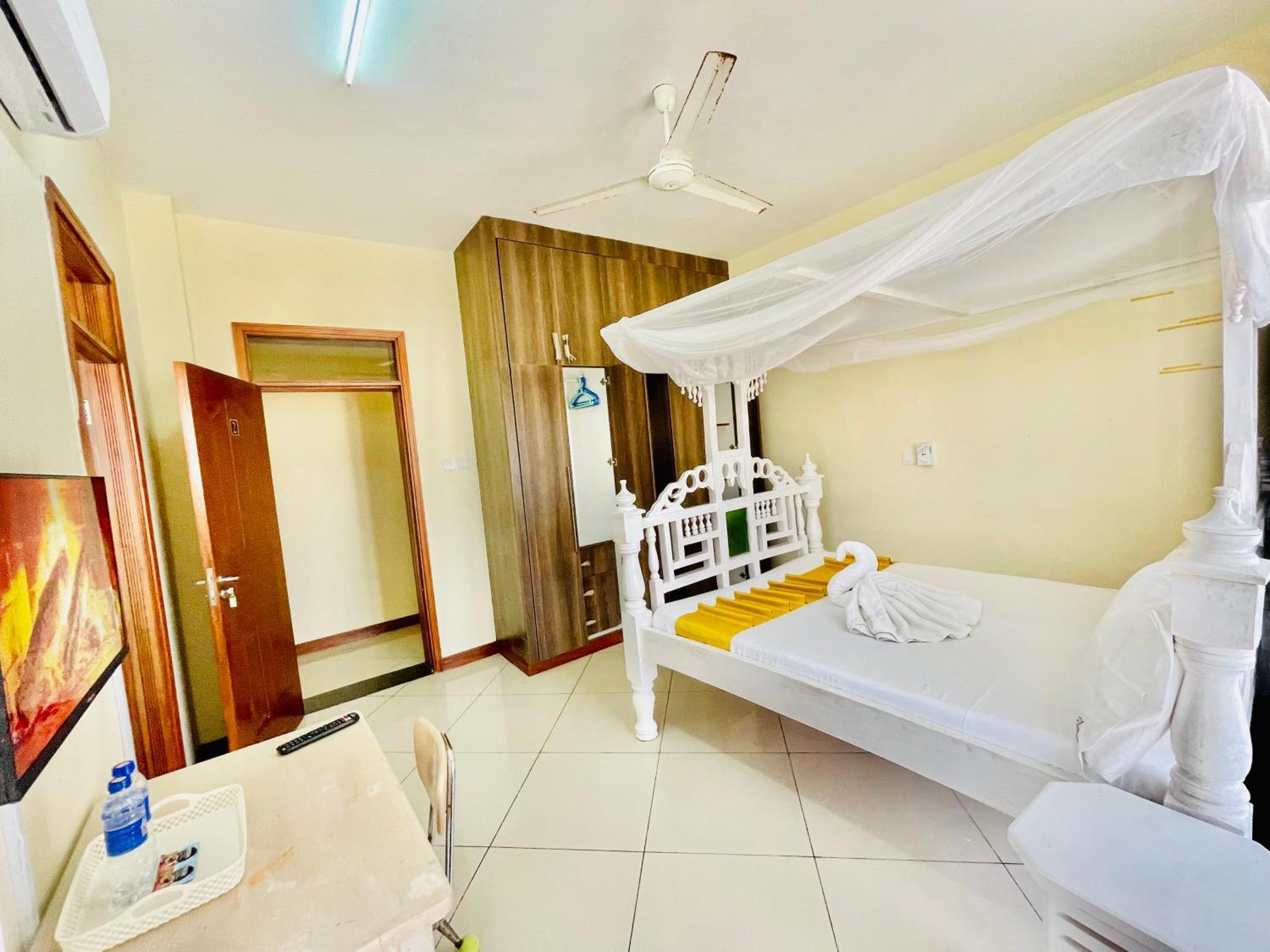 Elna'S Nyali - Work & Unwind - Pool, Sea Views, Ac & Fast Wi-Fi Bed & Breakfast Mombasa Ngoại thất bức ảnh