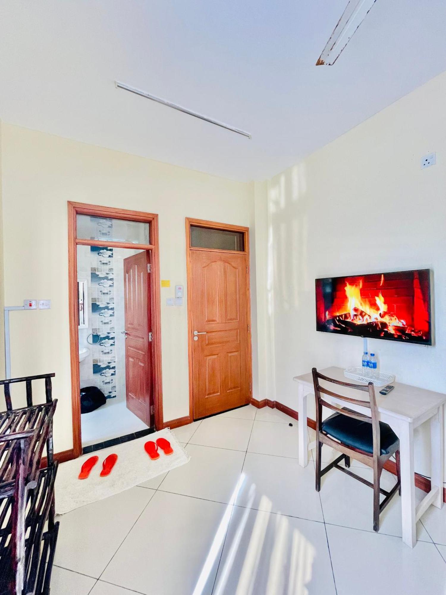 Elna'S Nyali - Work & Unwind - Pool, Sea Views, Ac & Fast Wi-Fi Bed & Breakfast Mombasa Ngoại thất bức ảnh