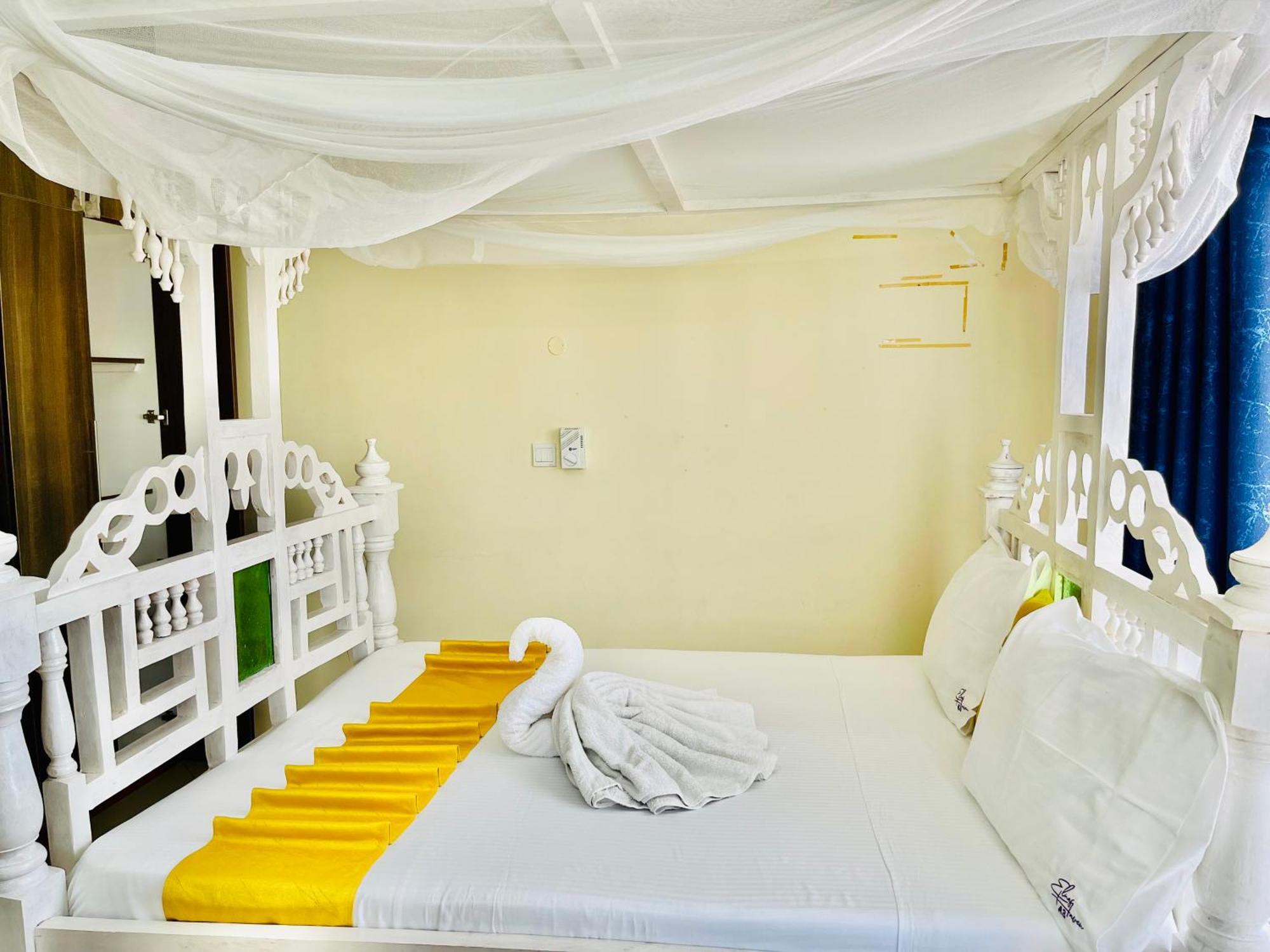 Elna'S Nyali - Work & Unwind - Pool, Sea Views, Ac & Fast Wi-Fi Bed & Breakfast Mombasa Ngoại thất bức ảnh