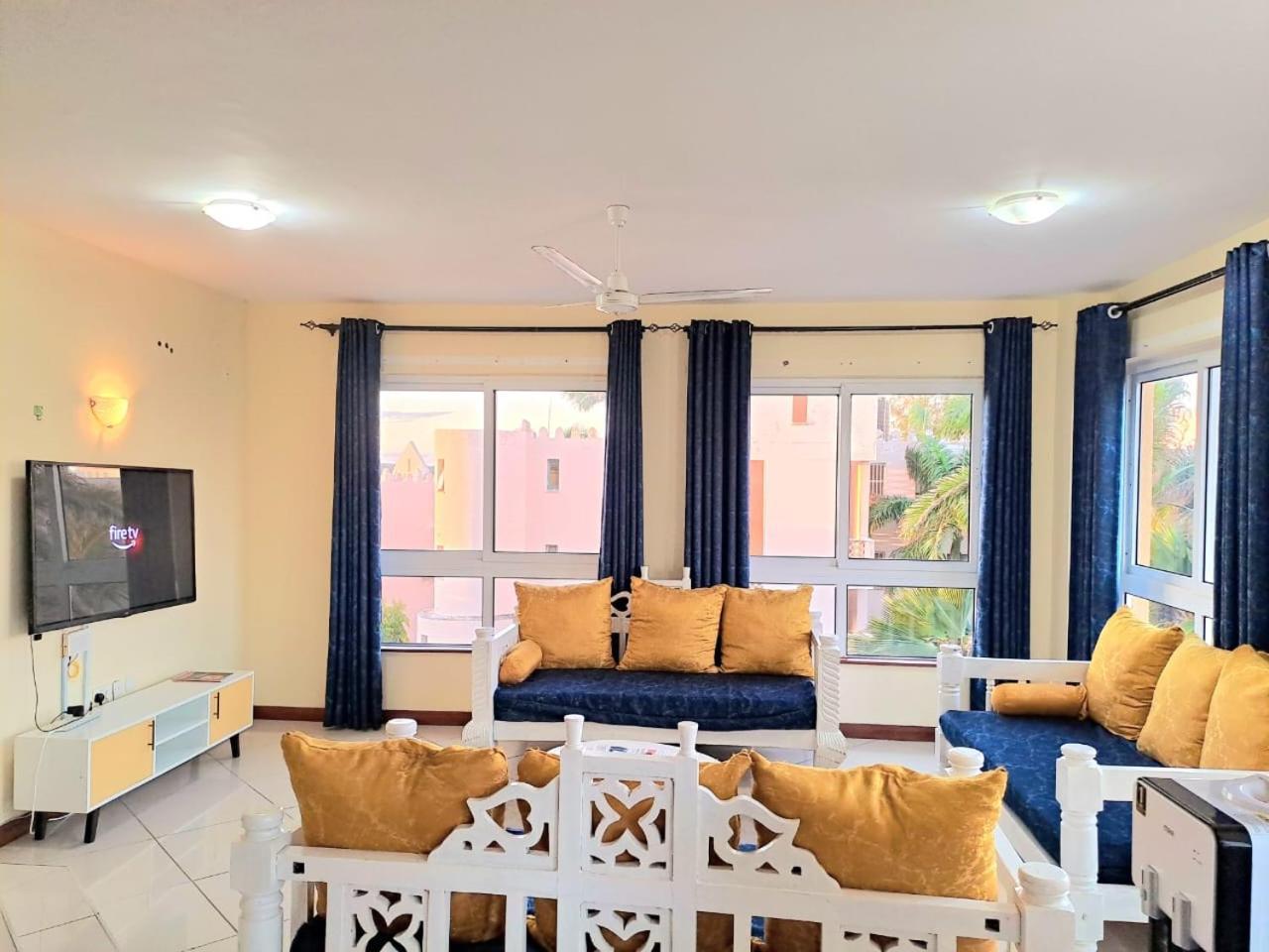 Elna'S Nyali - Work & Unwind - Pool, Sea Views, Ac & Fast Wi-Fi Bed & Breakfast Mombasa Ngoại thất bức ảnh