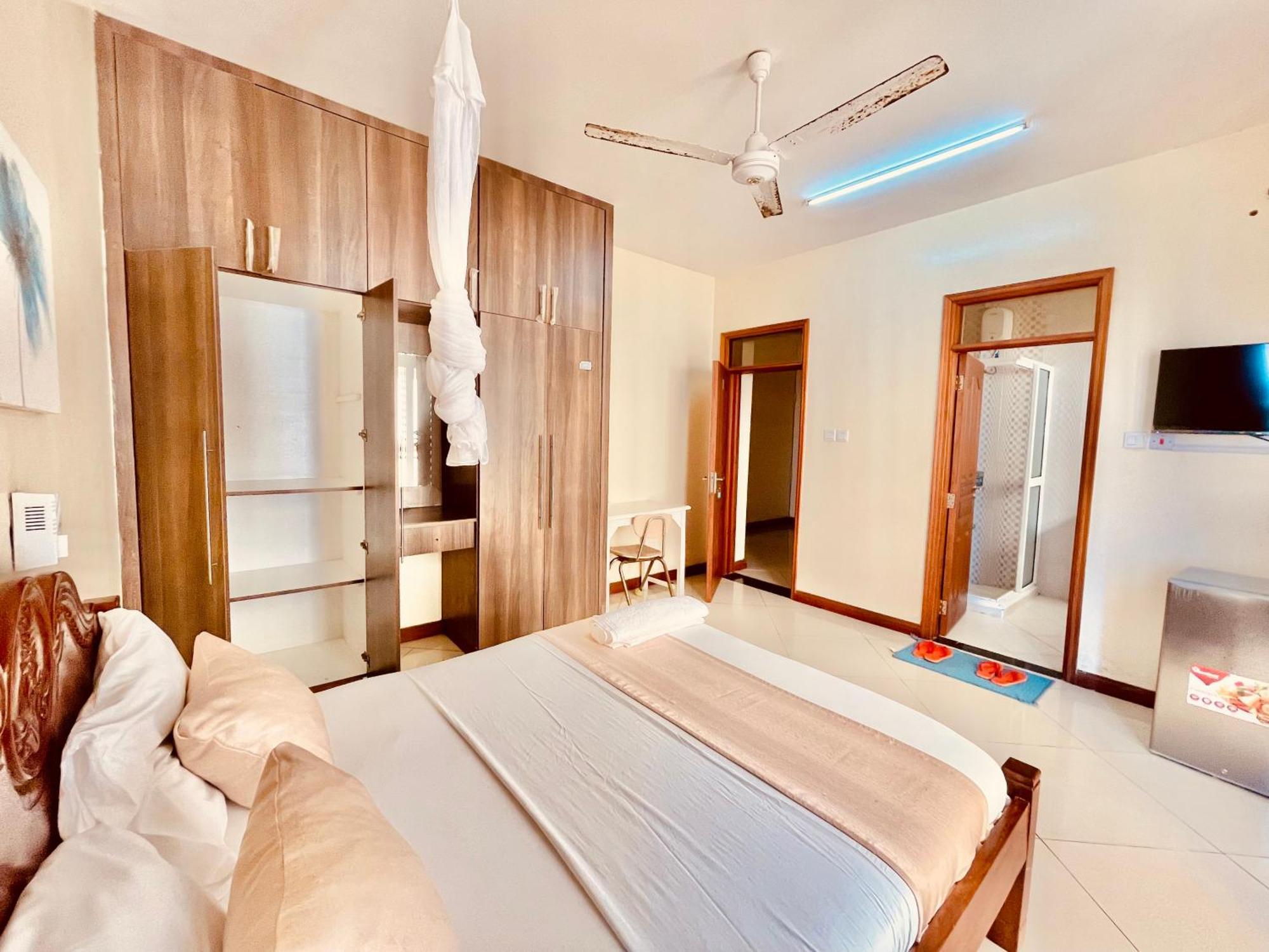 Elna'S Nyali - Work & Unwind - Pool, Sea Views, Ac & Fast Wi-Fi Bed & Breakfast Mombasa Ngoại thất bức ảnh